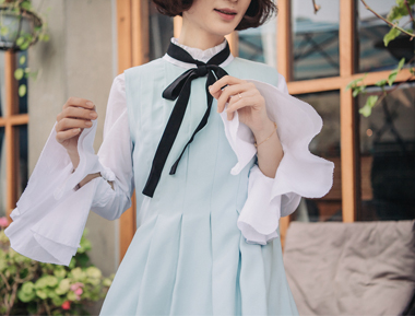 浅蓝色校园风连衣裙