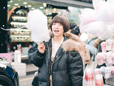 黑色茧型羽绒大衣