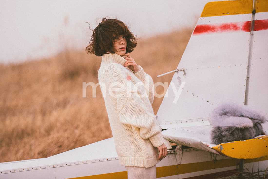 白色慵懒风大针织高领毛衣