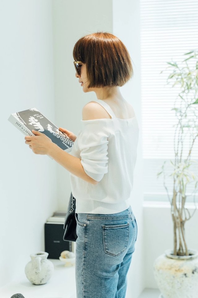 高级绢丝露肩针织衫