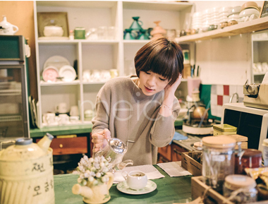 羊羔毛一字领毛衣