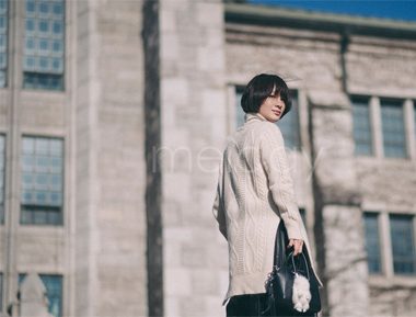 高领长款开衩羊毛衫