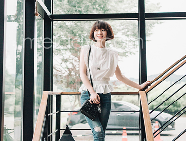 荷叶边短袖上衣